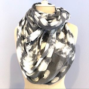 Lululemon lightweight twisted infinity scarf